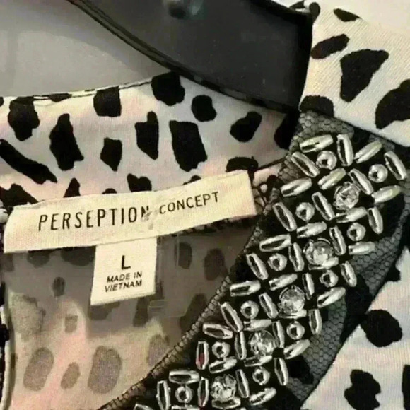 Black and White Tunic top by Perceptions - Picture 5 of 5